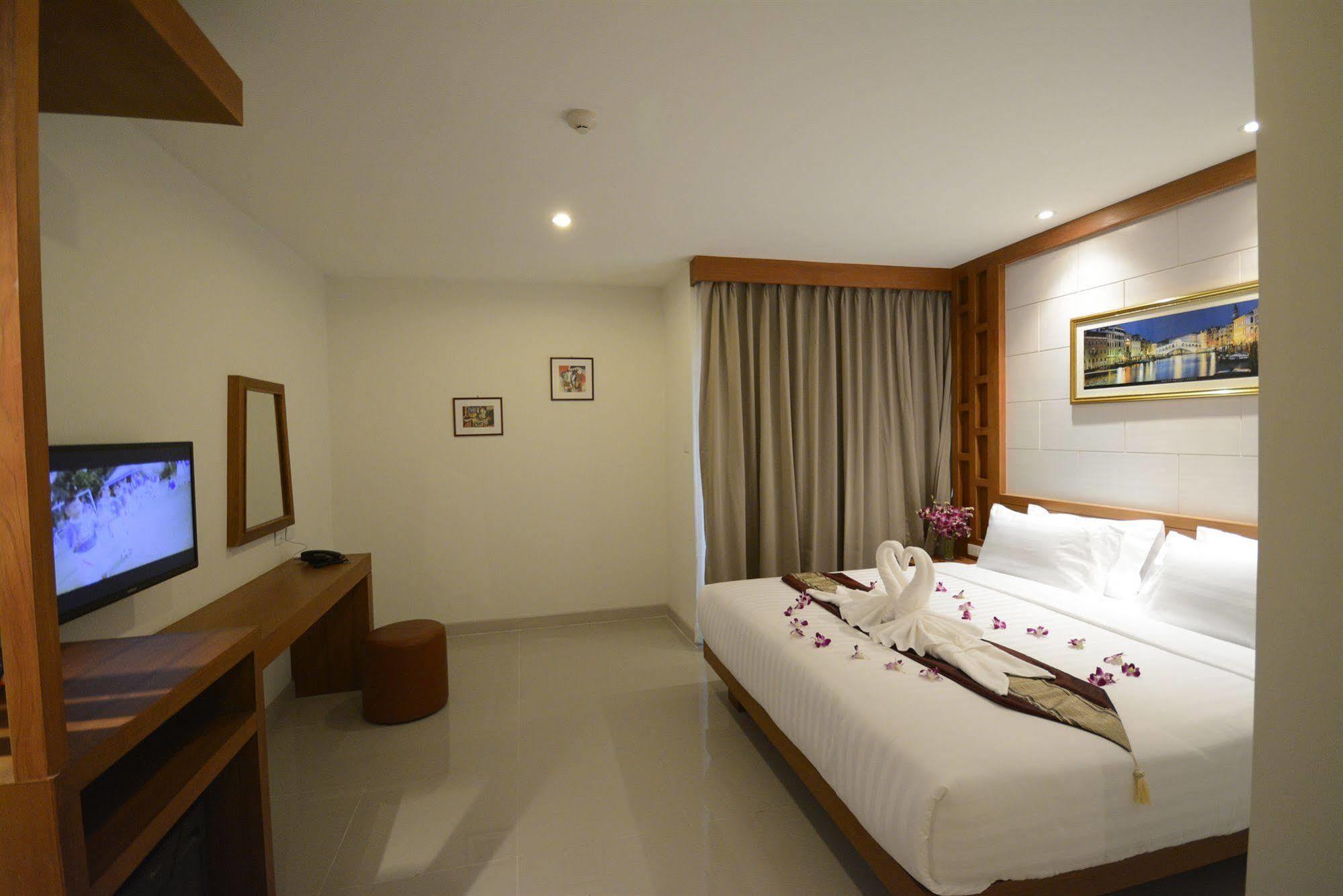 The Patong Center Hotel Εξωτερικό φωτογραφία